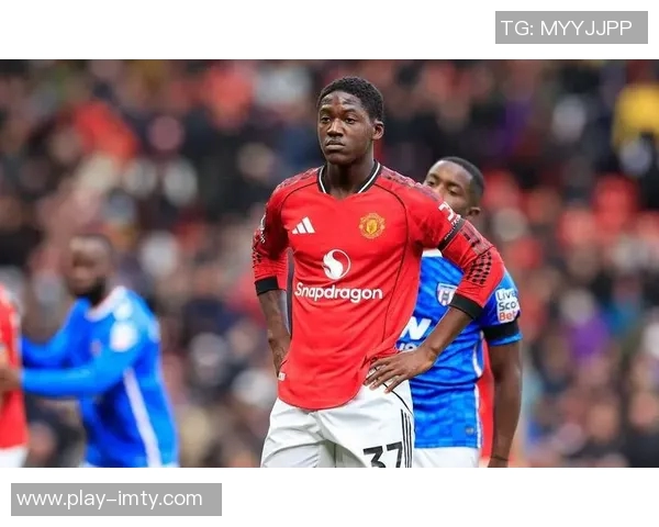 梅努姐姐晒笑容照片引发热议阿莫林下课后球队新篇章开启