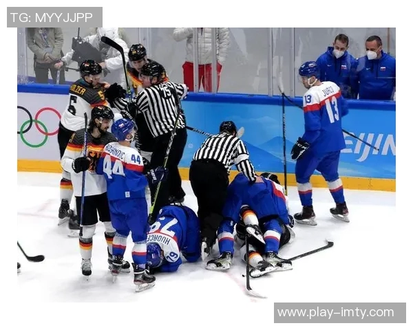 穆勒分享冰球比赛观赛照片感谢好友邀请丰富业余生活