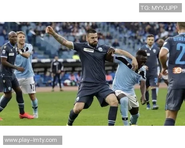 米西半场表现抢眼7投3中贡献6分10板其中4个前场板展现拼搏精神